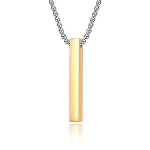 Collana minimalista con pendente a barra dorata su catena a scatola d'argento lucidata