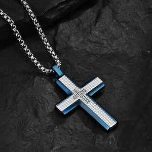 Collana a croce in acciaio inossidabile blu lucido con griglia d'argento e zirconi