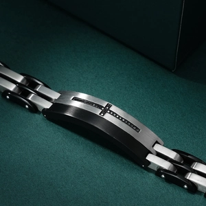 Men's stainless steel bracelet with cross pattern and black diamond inlays