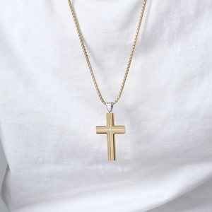 Collana a croce bicolore in acciaio con cristallo e catena veneziana dorata