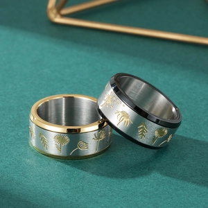 Anello rotante da uomo con dente di leone in acciaio al titanio argento e bordi oro