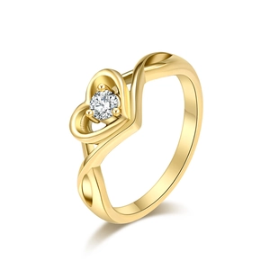 Elegant gold heart-shaped ring with brilliant round zircon and twisted band design