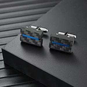 Boutons de manchette en fibre de carbone avec rayure bleue et acier inoxydable poli