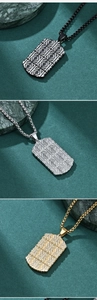 Detailansicht der strukturierten Dog-Tag-Halsketten in Schwarz, Silber und Gold