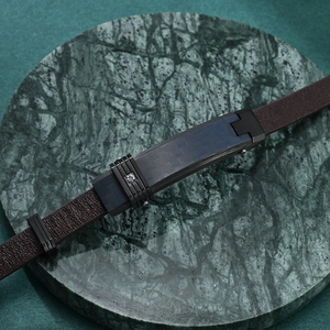 Men's multi-layer leather bracelet with carbon fiber texture and magnetic metal clasp