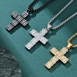 Trois colliers à pendentif croix pour hommes en acier inoxydable or, argent et noir