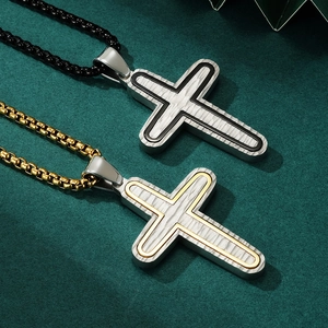 Pendentifs croix en acier inoxydable avec texture de vagues d'eau en finitions or et noir