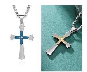 Détail du pendentif croix double couche pour homme avec incrustation bleue et zircon