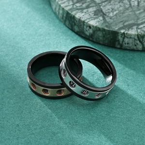 Bague rotative bicolore en acier inoxydable avec chiffres romains et motifs évidés