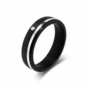 Anello in Acciaio al Titanio e Fibra di Carbonio Con Strass Intarsiato Lucidato Nero per Uomo Donna Unisex Gioielli di Moda Anello di Coppia