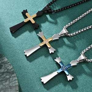 Pendentif croix double couche pour homme en acier titane avec pierre en zircone