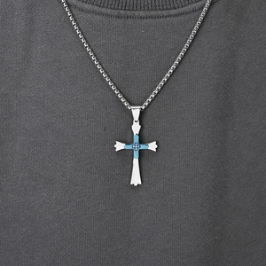 Collier double croix pour hommes en acier titane avec motif bleu et cristaux