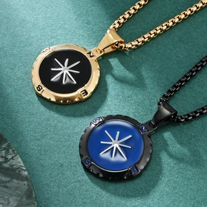 Collana da uomo con pendente a bussola in acciaio inossidabile e incisione a stella