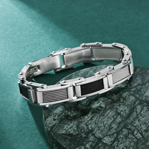 Bracelet industriel en acier inoxydable pour hommes avec câble et détails métal noir