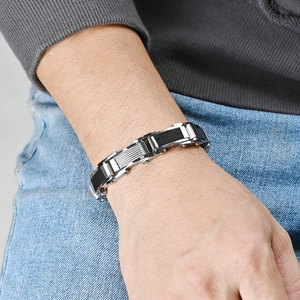 Bracelet pour hommes en acier inoxydable avec câble industriel et détails noirs