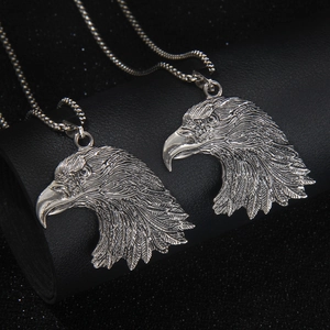 Collier Pendentif Tête d'Aigle Vintage pour Hommes en Acier Inoxydable Argent Rétro Alliage de Zinc Design Animal Bijoux
