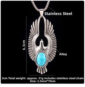 Détail du collier aigle vintage avec pierre turquoise et chaîne en acier de 70 cm