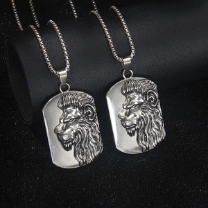 Collier Pendentif Plaque Carrée Relief Tête de Lion pour Hommes Acier Inoxydable Alliage de Zinc Chaîne Vénitienne Bijoux Punk
