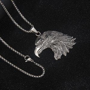 Collier vintage pour hommes avec pendentif tête d'aigle en acier inoxydable vieilli