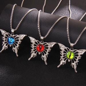 Collana con Ciondolo Farfalla Malocchio Gotico Acciaio Inossidabile Lega Punk Stile Oscuro Unisex Choker Gioielli Regalo