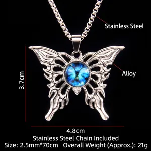 Collana a farfalla gotica in acciaio inossidabile con occhio blu su sfondo nero lucido