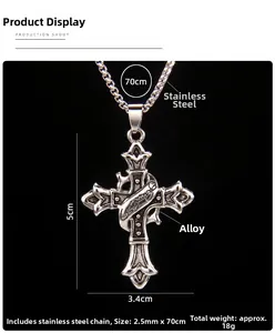 Détail du pendentif croix gothique 5x3,4cm avec chaîne en acier inoxydable et alliage
