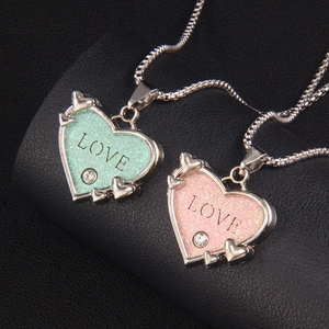 Herzform LOVE Buchstabe Anhänger Halskette Edelstahl Boxkette Rosa Blau Glitzer Strass Mode Schmuck Für Unisex