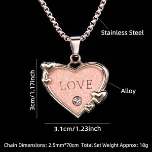 Rosa Glitzer-Herz-Halskette mit LOVE-Gravur und Kristall an einer 70cm Stahlkette