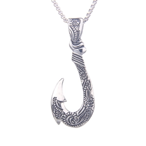 Collier pendentif hameçon argent vintage avec motifs de vagues polynésiennes