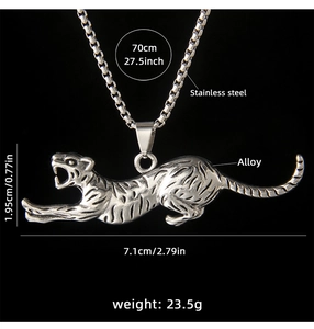 Detailed view of silver leopard pendant with 70cm stainless steel chain and dimensions