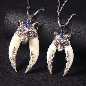 Vintage Stainless Steel Wolf Head Double Tooth Pendant Necklace Punk Gothic Tribal Style Jewelry With Rhinestone Eyes Long Chain For Men Women