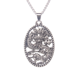 Collana drago retrò in acciaio inossidabile con pendente ovale a rilievo e catena box