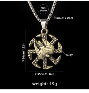 Gros plan du pendentif slave Kolovrat avec motif d'oiseau et dimensions détaillées