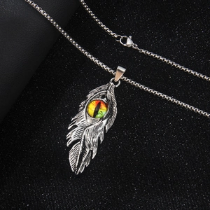 Collier pendentif œil du diable en plumes rétro avec chaîne de style hip hop