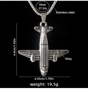 Detalle de medidas del colgante de avión y cadena de acero inoxidable pulido