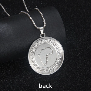 Collana argento con ciondolo mappa Africa, motivo greco e catena a sfere sul retro