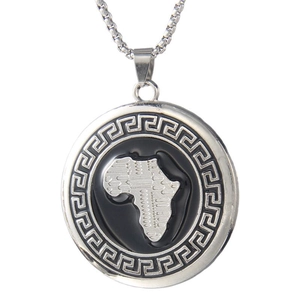 Collana hip hop con ciondolo mappa Africa in smalto nero e bordo a greca classica