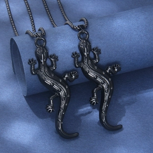 Collana con Ciondolo a Forma di Lucertola Nera Gotica per Unisex in Acciaio Inossidabile Lega Forma Animale Catena Veneziana Gioielli Punk Vintage