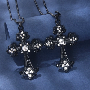 Collana con Ciondolo a Croce in Acciaio Inossidabile Nero Gotico per Uomo Donna Croce Religiosa Retro in Lega con Strass Catena Lunga Gioielli