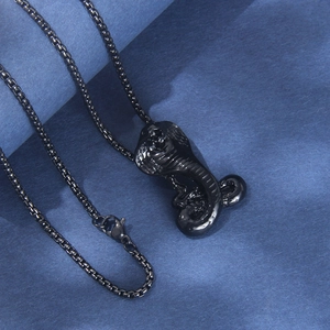 Gothic black mamba cobra pendant necklace with box chain for men in dark hip hop style