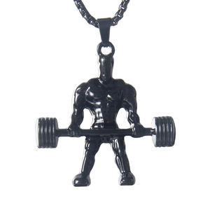 Collier haltère en acier inoxydable noir avec pendentif homme musclé sur fond blanc