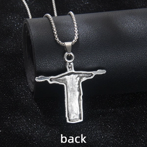 Vue arrière du collier croix en acier inoxydable vintage avec figurine de Jésus