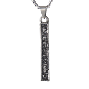 Collier avec pendentif barre en acier inoxydable vintage et mantra bouddhiste gravé sur blanc