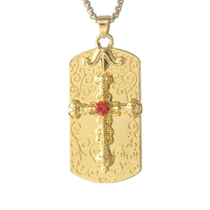 Collier avec pendentif rectangulaire doré gravé et croix avec gemme rouge