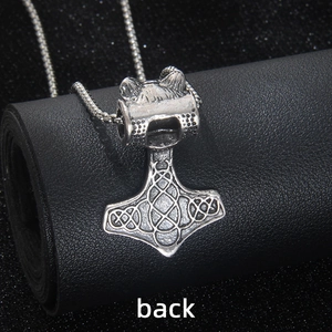 Pendentif marteau de Thor viking avec tête de loup en acier inoxydable vintage