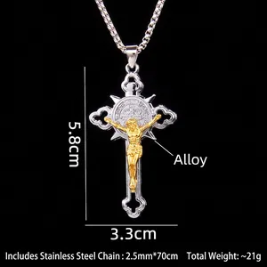 Collier croix en acier inoxydable avec crucifix doré et détails gravés fins