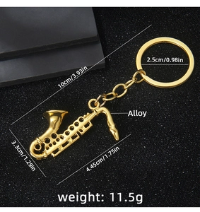 Detailed view of golden saxophone keychain with dimensions and alloy material specs