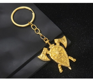Vue détaillée du porte-clés hache viking dorée avec bouclier slave et symbole Kolovrat