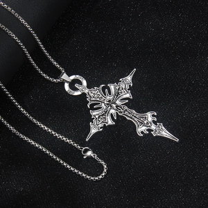 Collier croix gothique pour homme en acier inoxydable vintage avec gravures précises