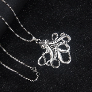 Collier avec pendentif poulpe gothique en argent vieilli et chaîne à mailles carrées
